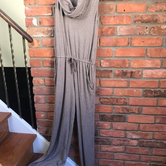 Max Studio Sleeveless Cowl Neck Jumpsuit Wide Leg  Pocket Stretch Pant Neutral - Picture 4 of 16